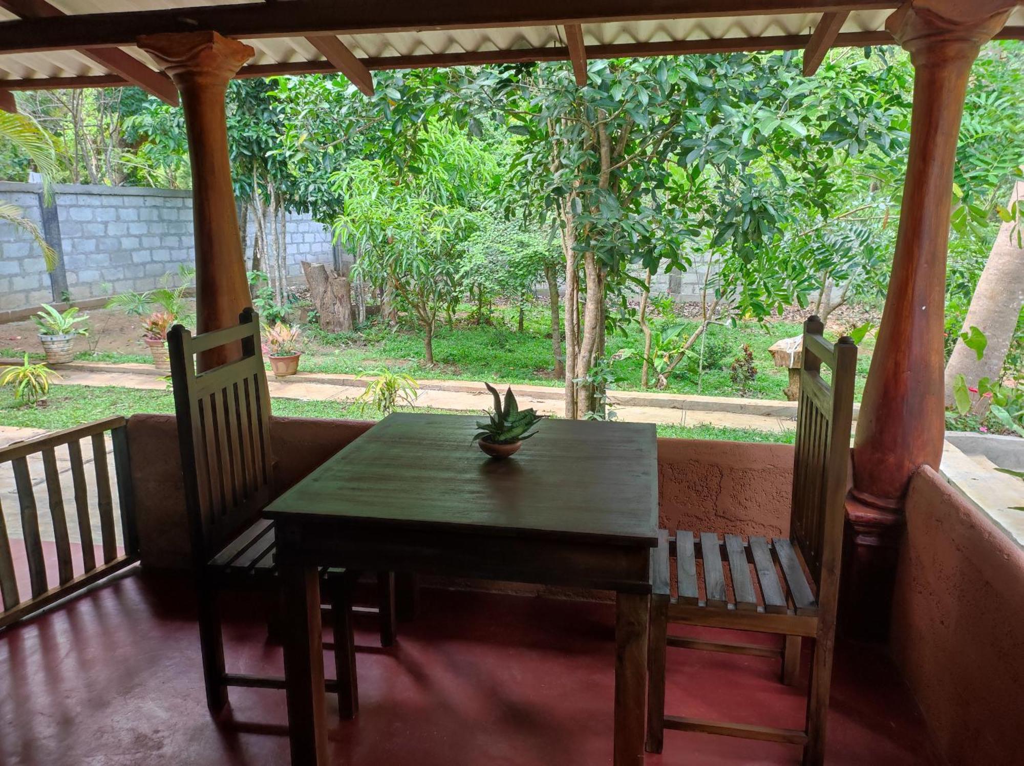 Jaana Guest Hotel สิกิริยา ห้อง รูปภาพ