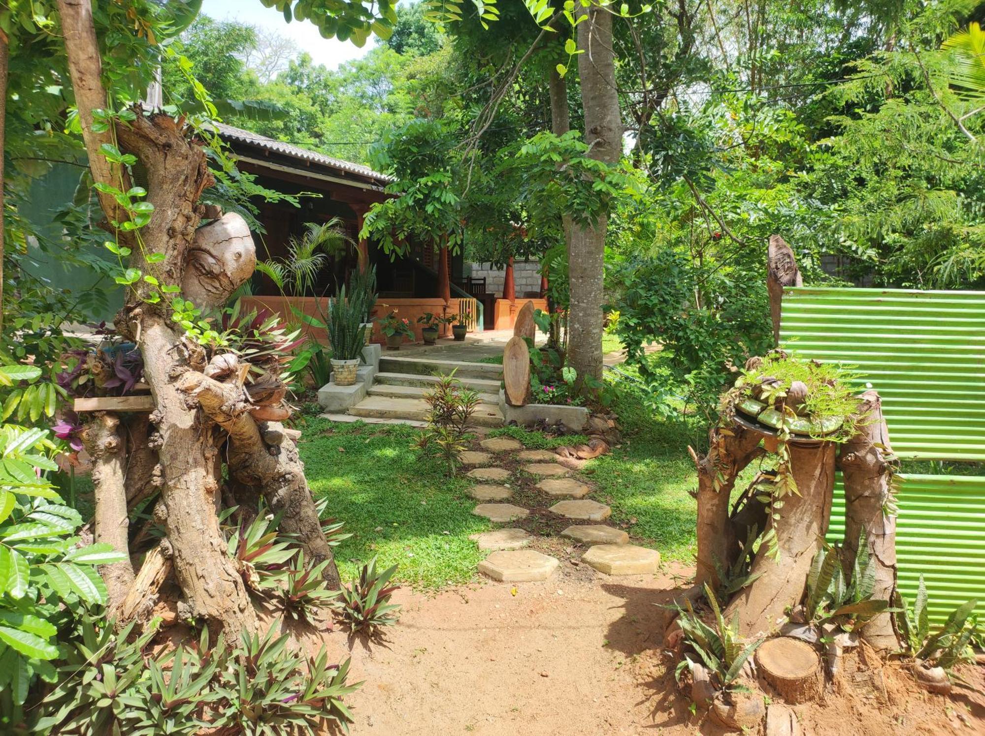 Jaana Guest Hotel สิกิริยา ภายนอก รูปภาพ